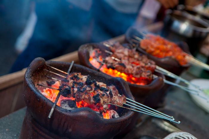 6 Tempat Makan Asyik untuk Menikmati Wisata Kuliner Malam di Jakarta